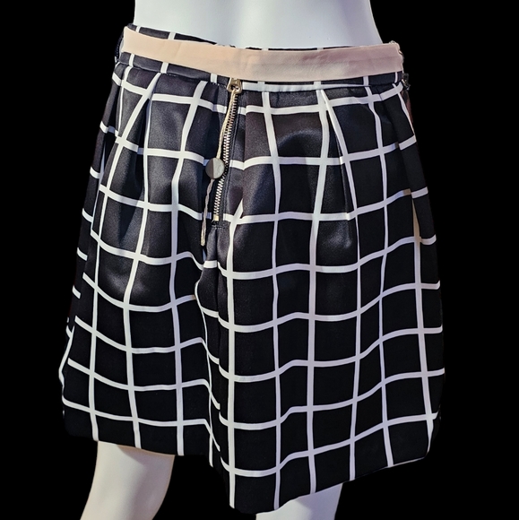 To Be Too Girls Skirt Size 40/XL NWT - Picture 8 of 12